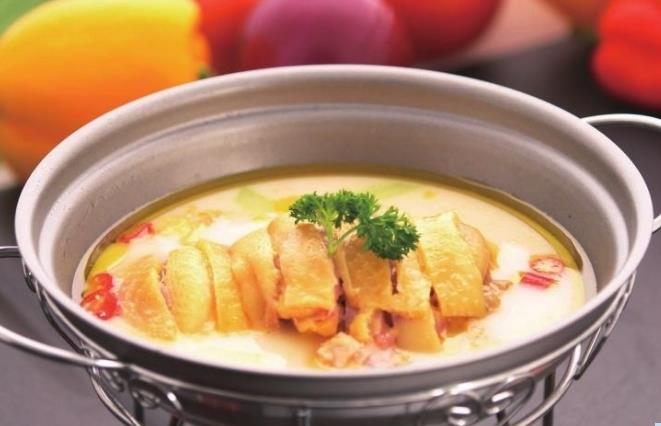 小吃培訓(xùn):醉香雞火鍋的制作方法 小吃培訓(xùn):醉香雞火鍋的制作方法