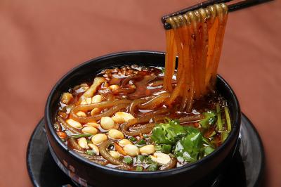 四川學(xué)習(xí)酸辣粉技能訓(xùn)練班哪里好？親自動(dòng)手操作執(zhí)行