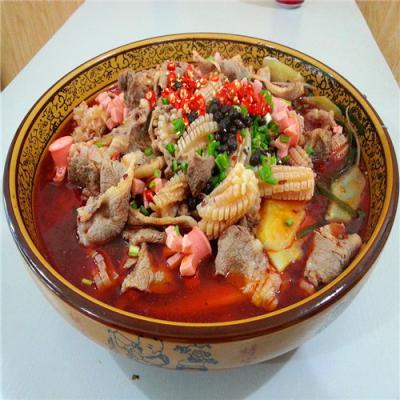 四川學做冒菜技術哪里靠譜？師傅跟隨學員指點